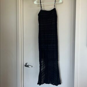 Lulu’s Black Lace Midi Dress
